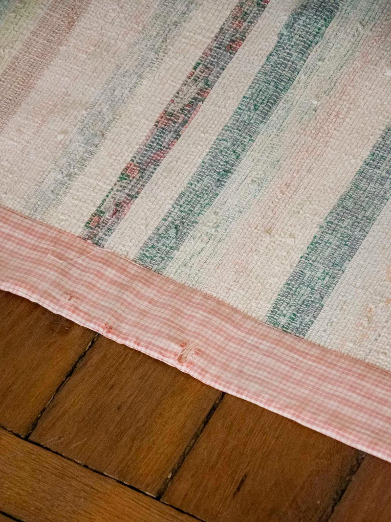 Olivier, le tapis vintage à rayures pastel N°109