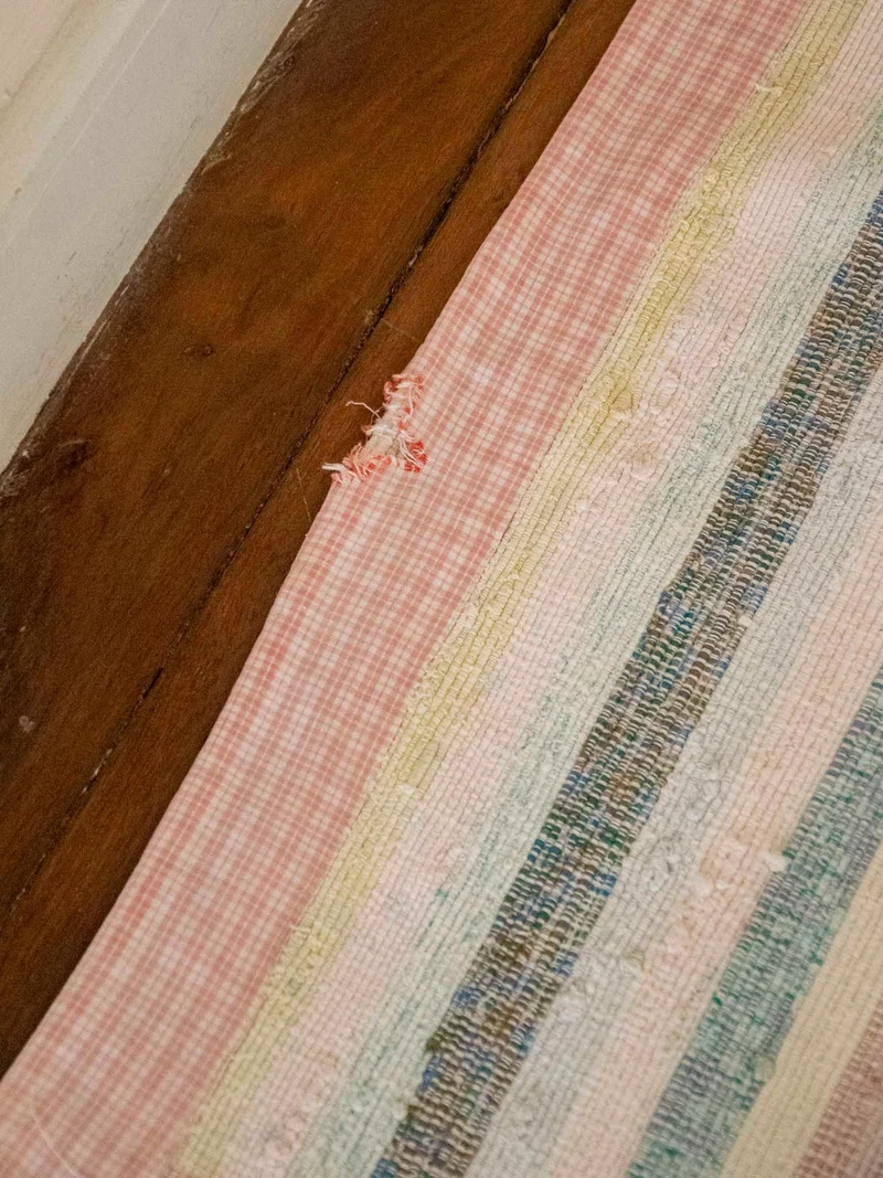 Olivier, le tapis vintage à rayures pastel N°109