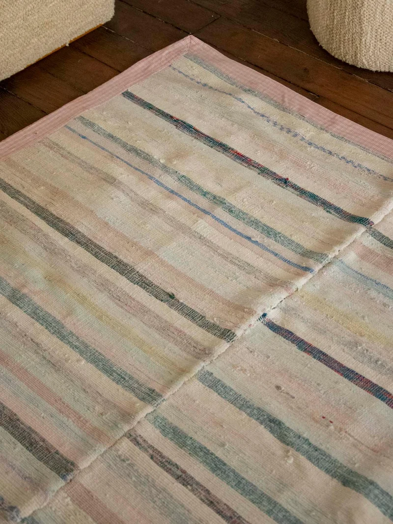 Olivier, le tapis vintage à rayures pastel N°109
