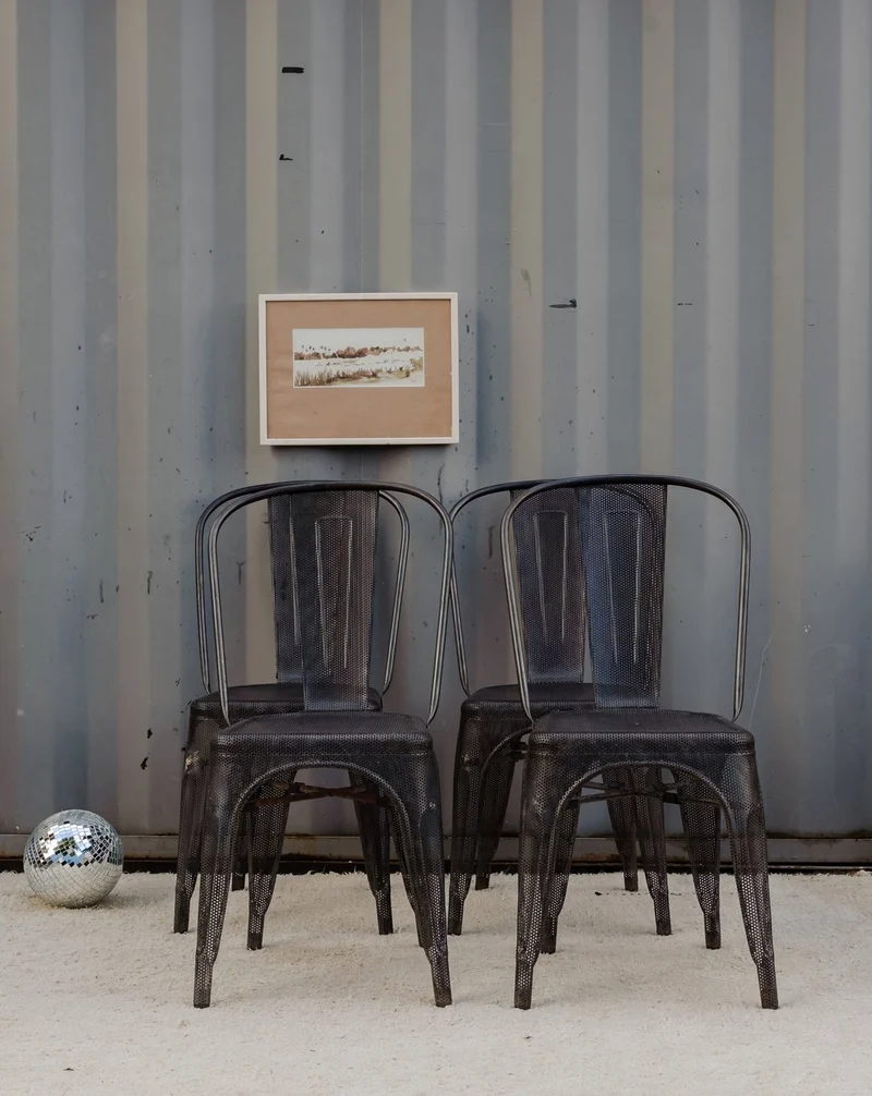 Alma, le lot de 4 chaises en acier gris N°1511