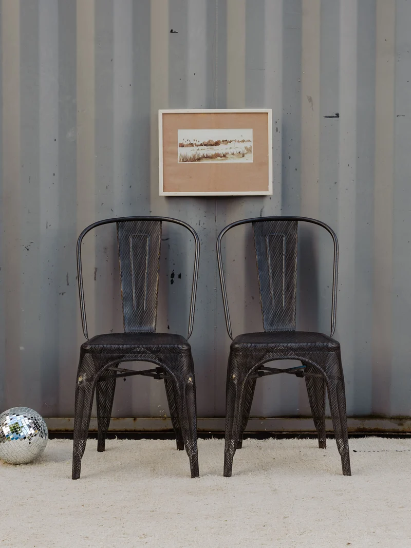 Alma, le lot de 4 chaises en acier gris N°1511