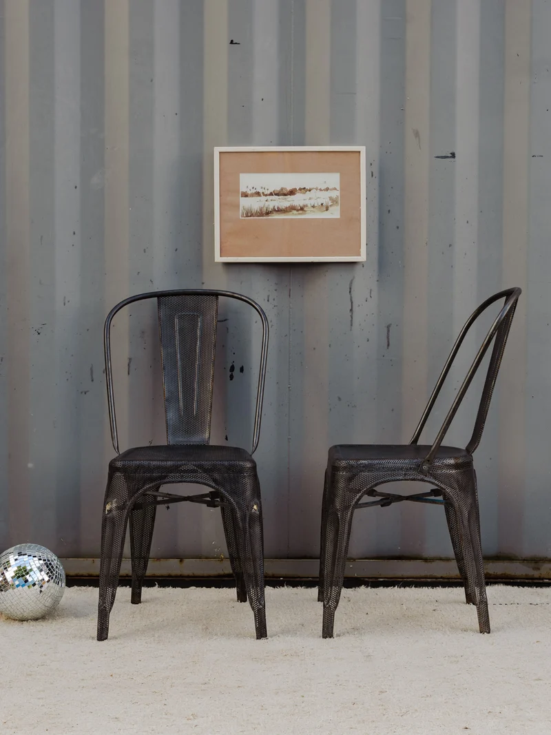 Alma, le lot de 4 chaises en acier gris N°1511