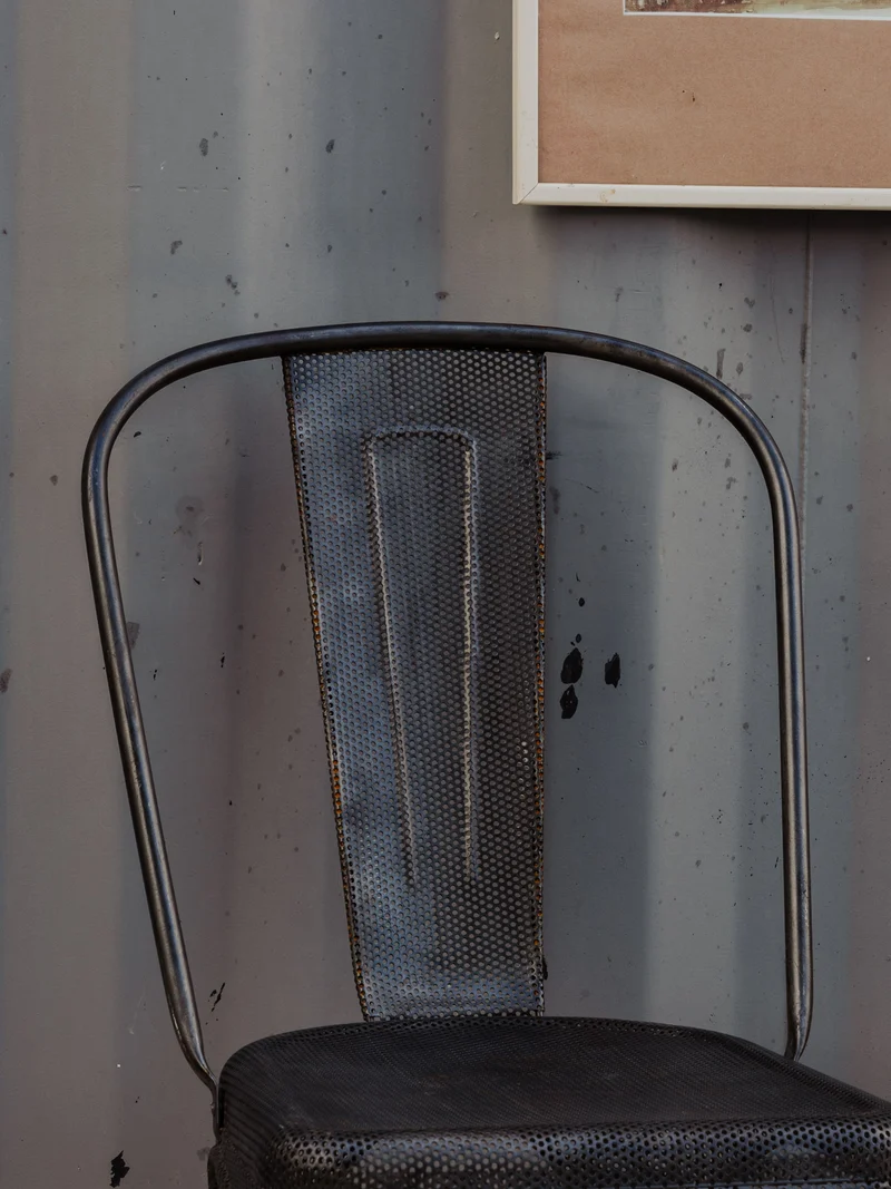 Alma, le lot de 4 chaises en acier gris N°1511