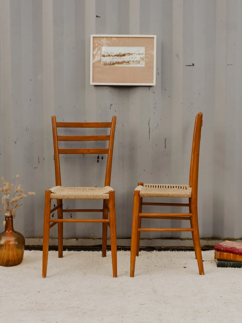 Claude, la paire de chaises en bois N°1222