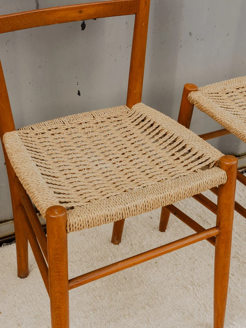 Claude, la paire de chaises en bois N°1222