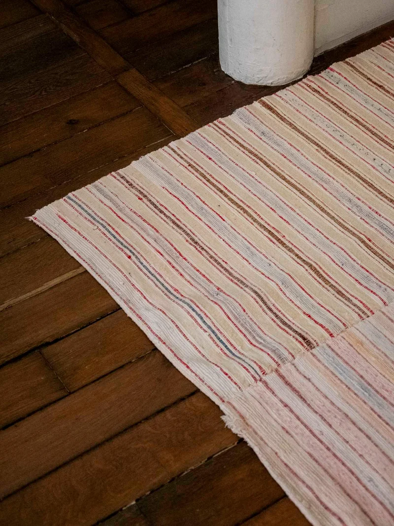 Olivier, le tapis souple pastel N°123
