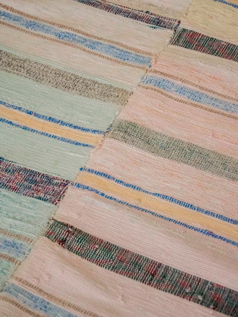 Olivier, le tapis tissé à rayures bleu N°124