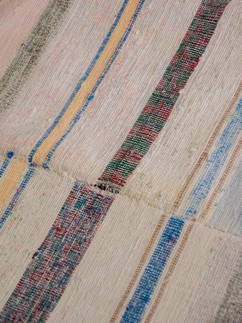Olivier, le tapis tissé à rayures bleu N°124