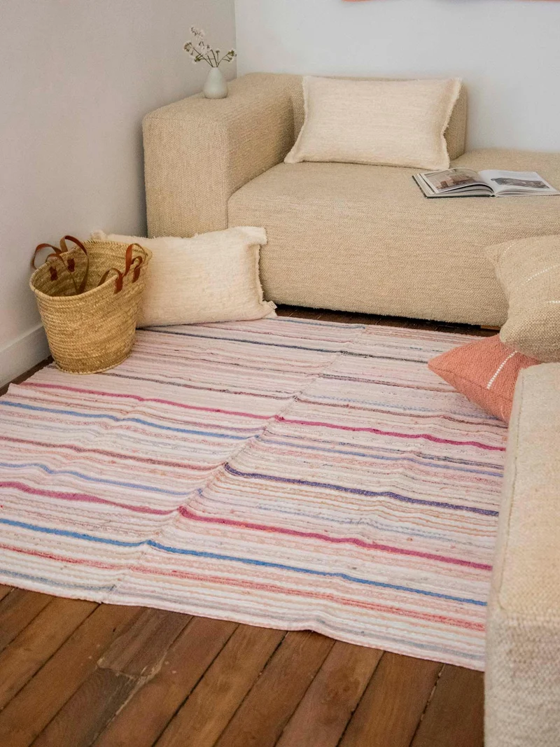 Olivier, le tapis à petites rayures colorées N°127