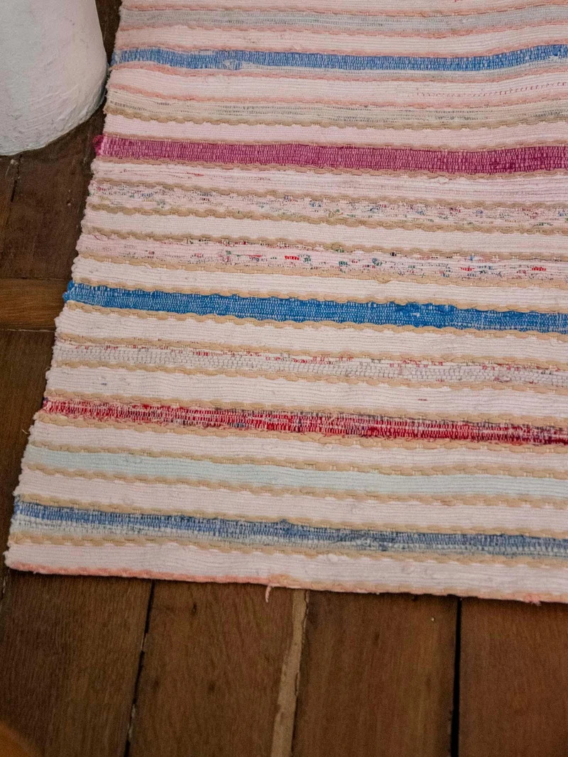 Olivier, le tapis à petites rayures colorées N°127