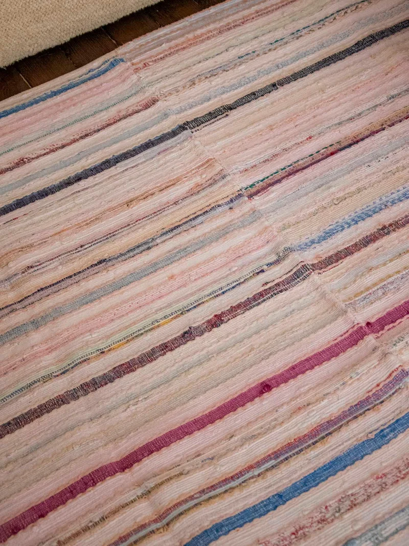 Olivier, le tapis à petites rayures colorées N°127