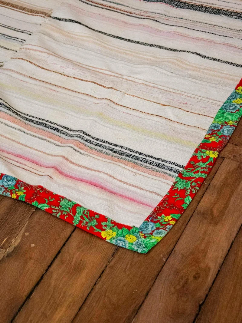 Olivier, le tapis au rebord à motifs N°129