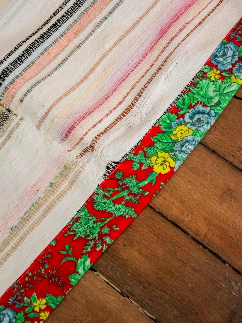 Olivier, le tapis au rebord à motifs N°129