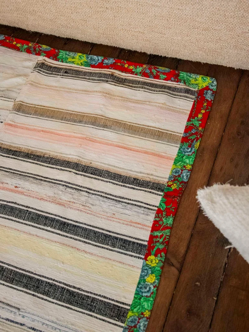 Olivier, le tapis au rebord à motifs N°129