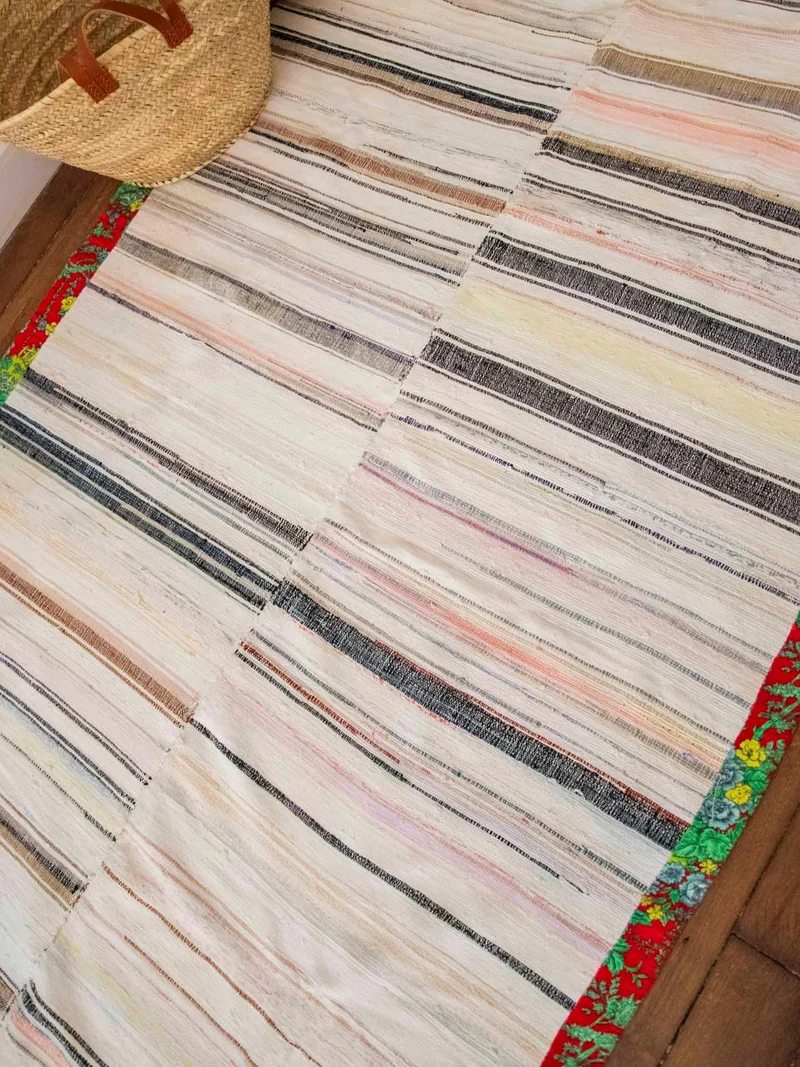 Olivier, le tapis au rebord à motifs N°129