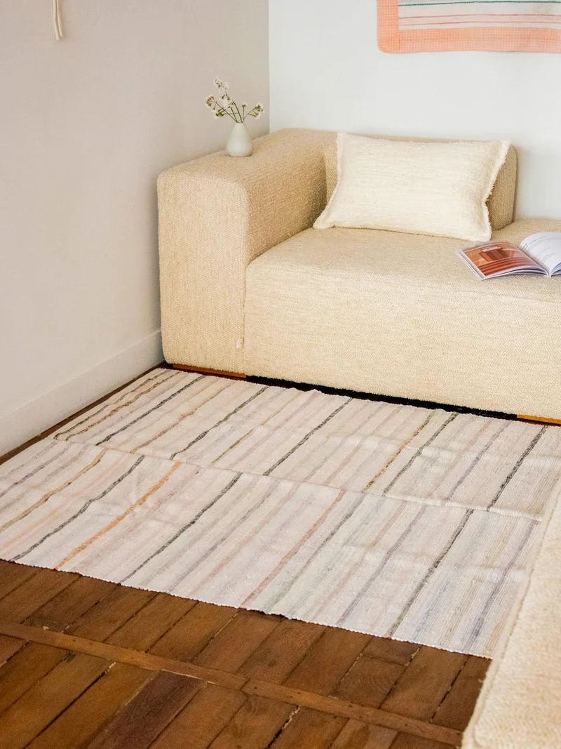 Olivier, le tapis tissé à rayures N°111