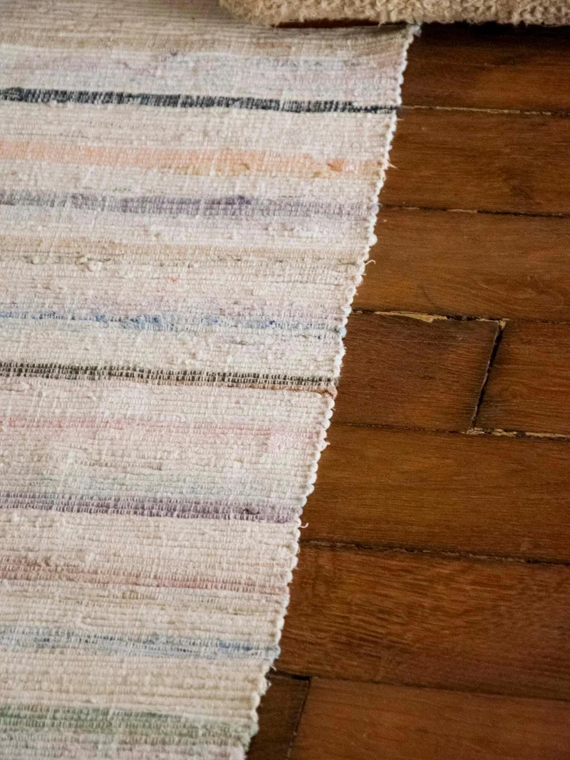 Olivier, le tapis tissé à rayures N°111