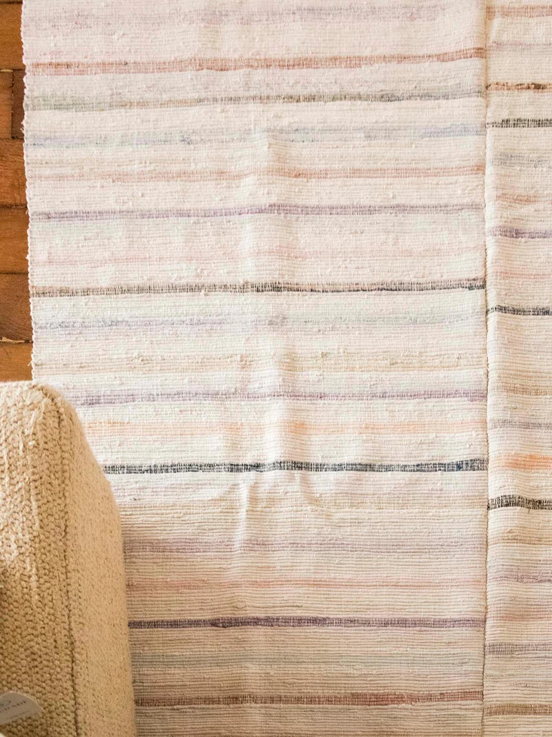 Olivier, le tapis tissé à rayures N°111