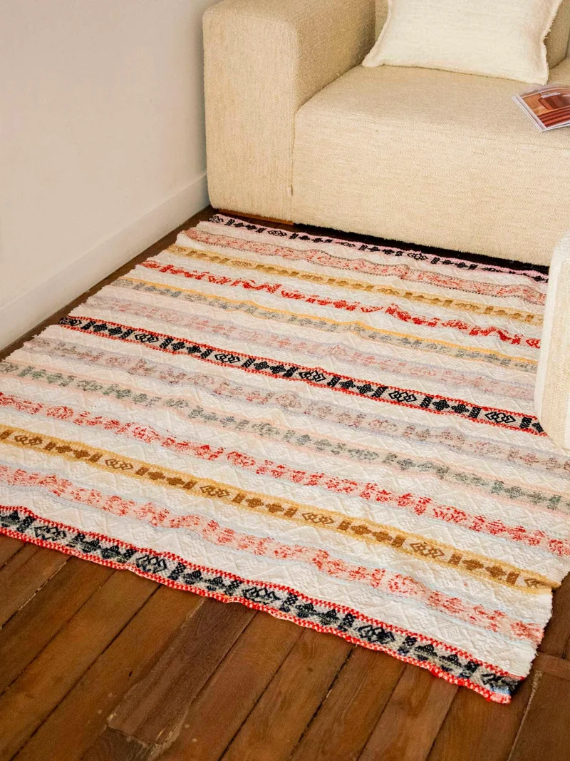 Olivier, le tapis à rayures roses N°112