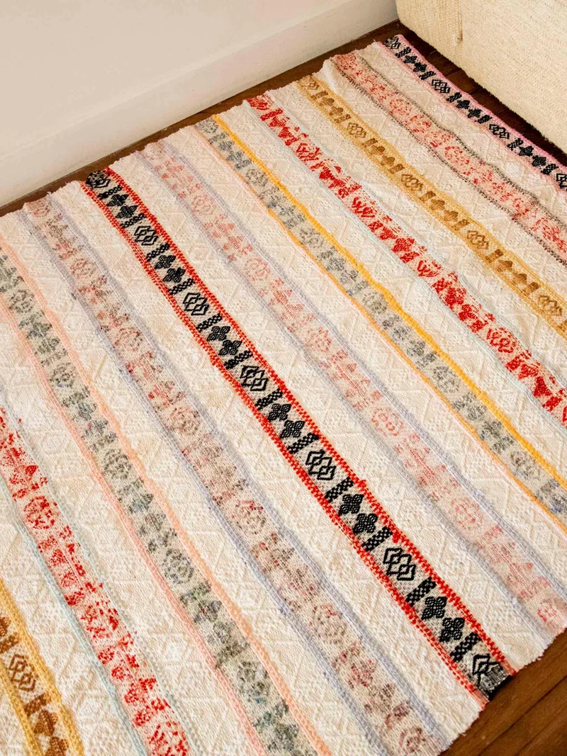 Olivier, le tapis à rayures roses N°112