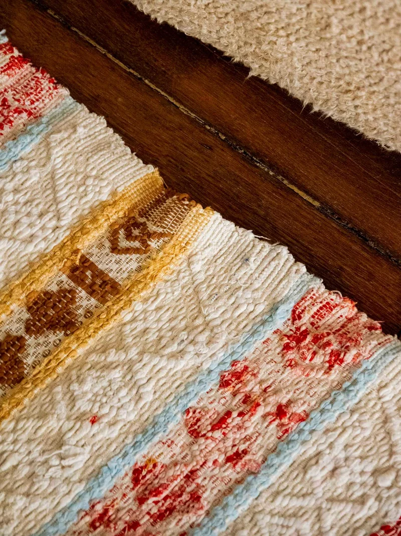 Olivier, le tapis à rayures roses N°112