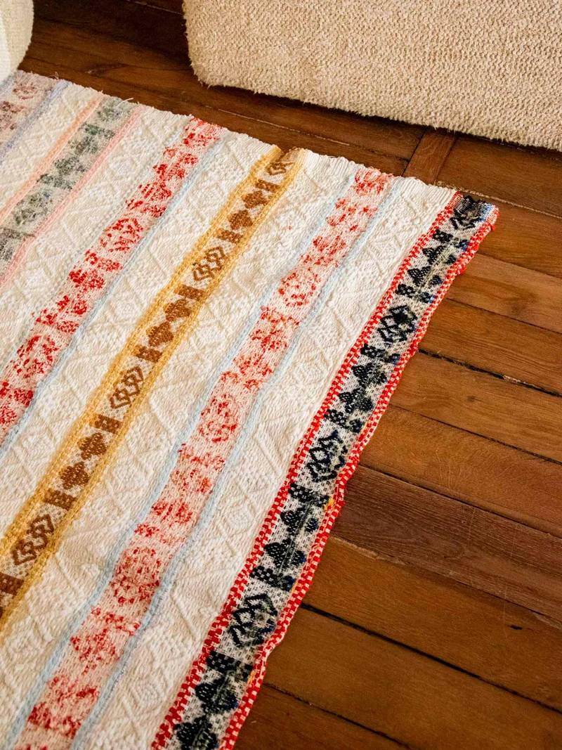 Olivier, le tapis à rayures roses N°112