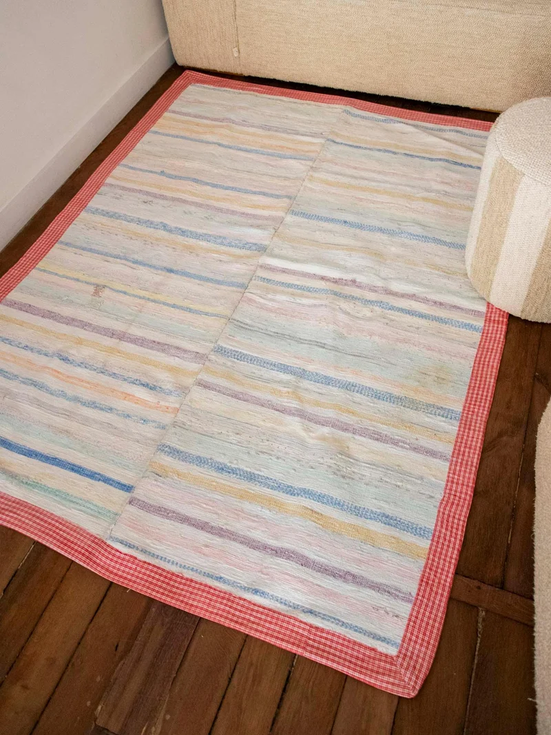 Olivier, le tapis au rebord à carreaux N°115
