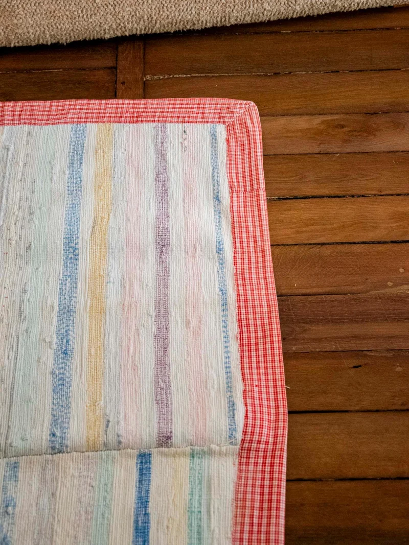 Olivier, le tapis au rebord à carreaux N°115