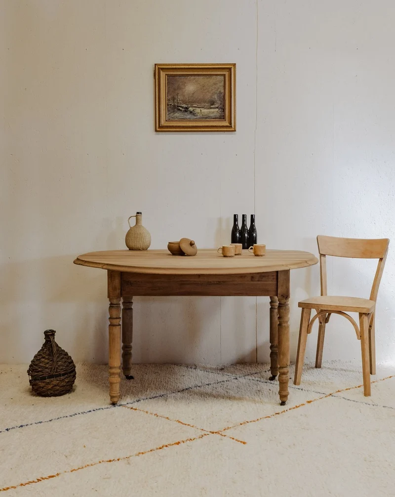 Romy, la table à manger en noyer N°1312