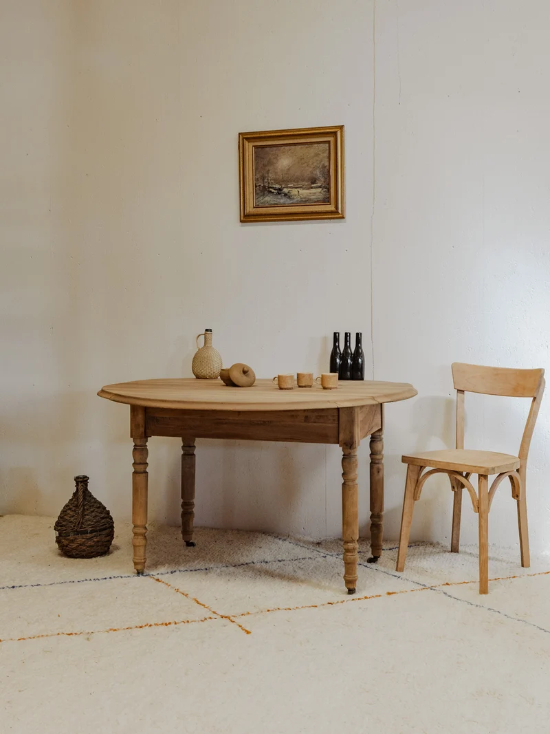 Romy, la table à manger en noyer N°1312