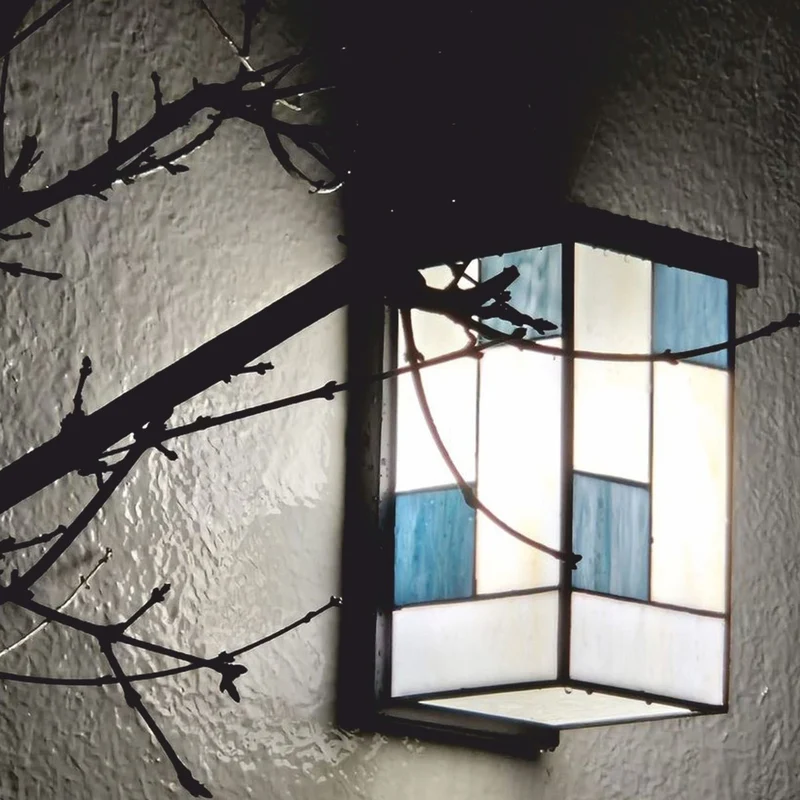 Casa Padrino Art Deco Tiffany LED Außenwandleuchte Creme / Grau / Schwarz H. 28 cm