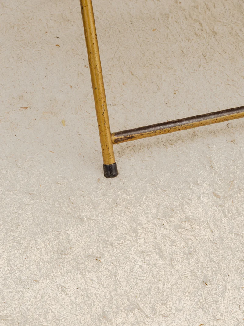 Alma, la paire de chaises dorées et à rayures N°1512