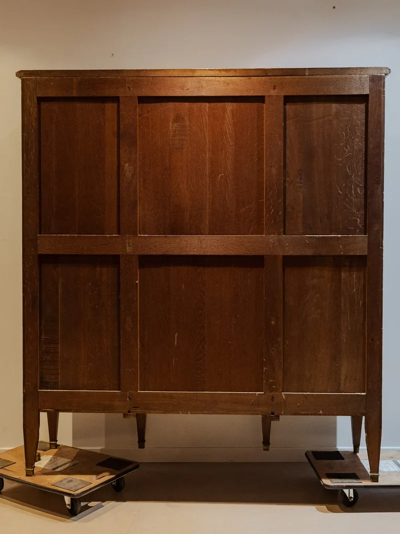 Victoria, la grande vitrine en bois N°229