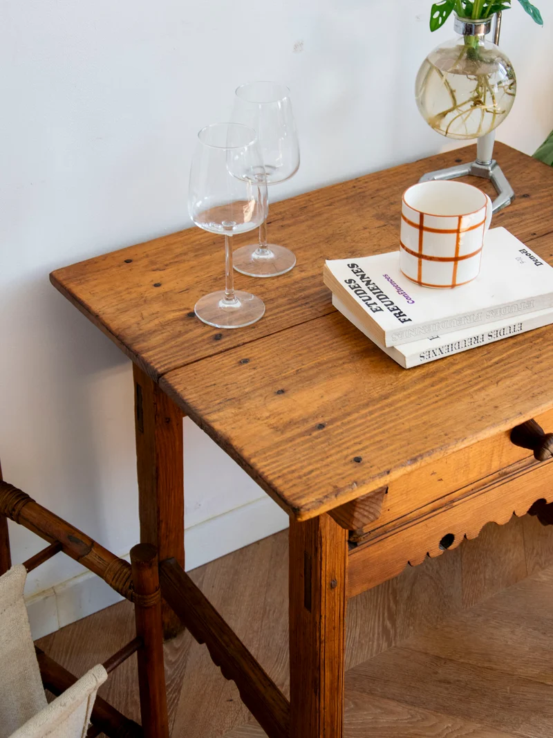 Francine, la table d'appoint en bois clair N°878