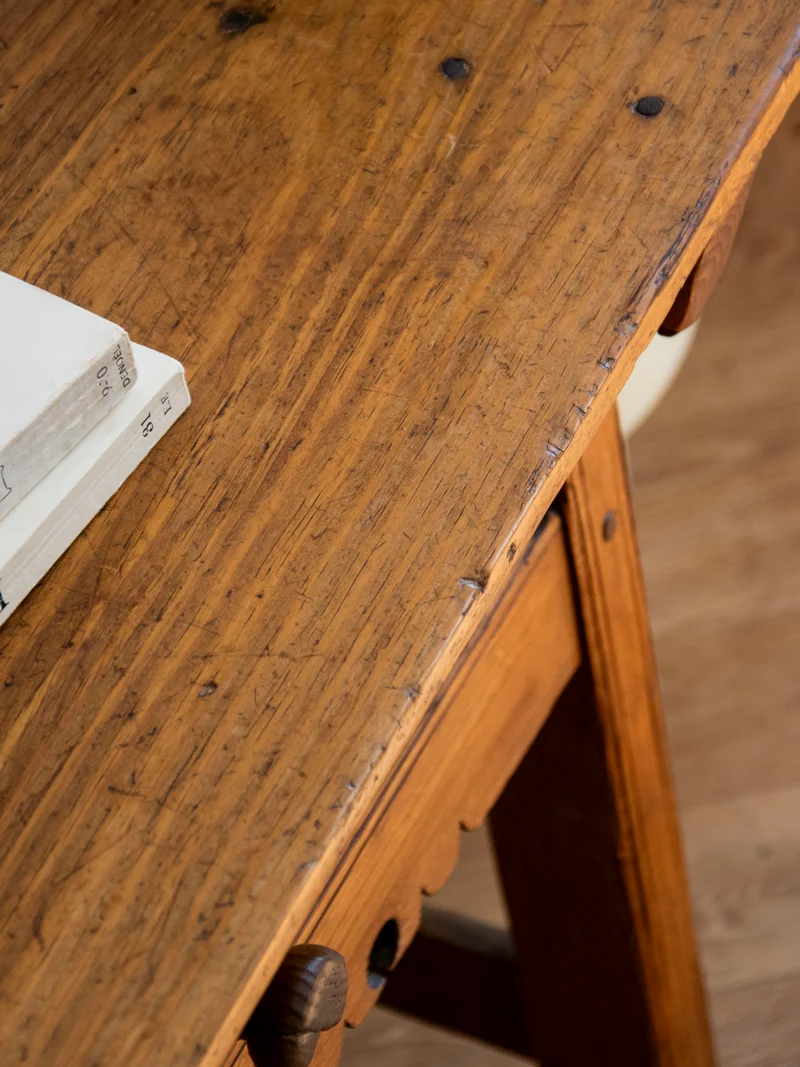 Francine, la table d'appoint en bois clair N°878