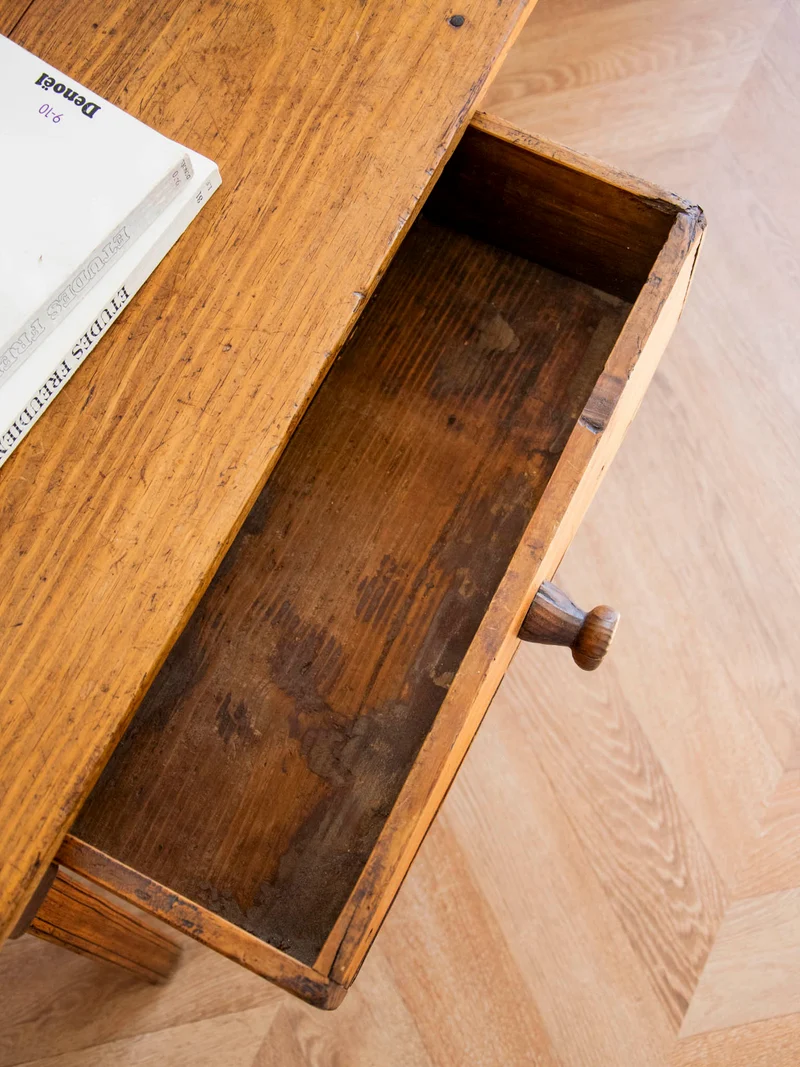 Francine, la table d'appoint en bois clair N°878
