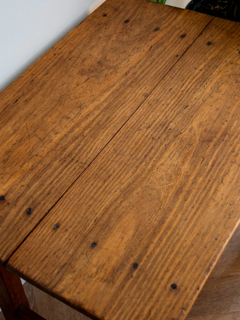 Francine, la table d'appoint en bois clair N°878
