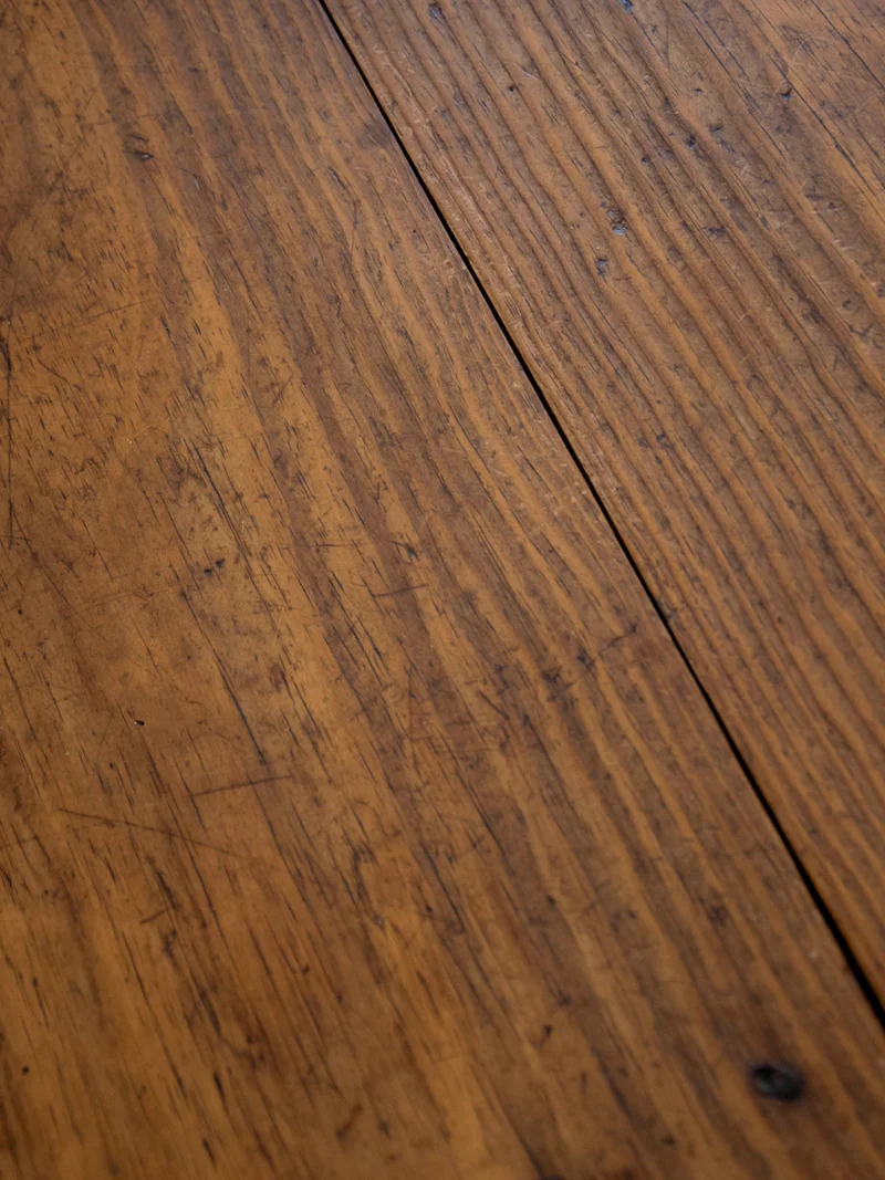 Francine, la table d'appoint en bois clair N°878