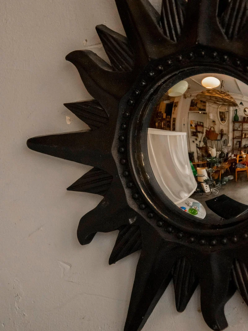 Georges, le miroir au cadre noir N°1136