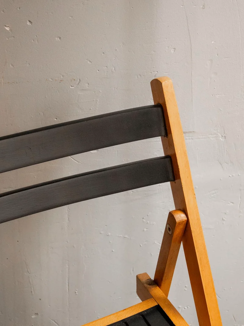 Claude, la paire de chaises pliantes en bois N°1188