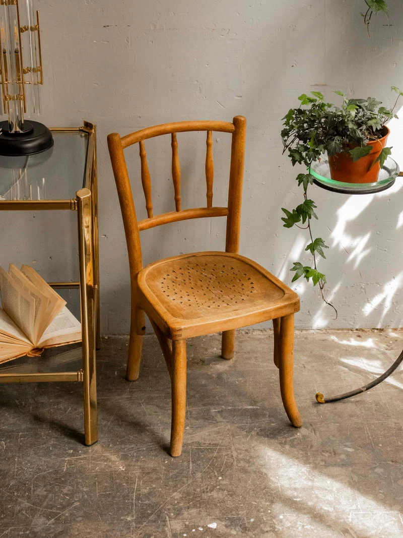 Ernestine, la chaise pour enfant en bois clair N°342