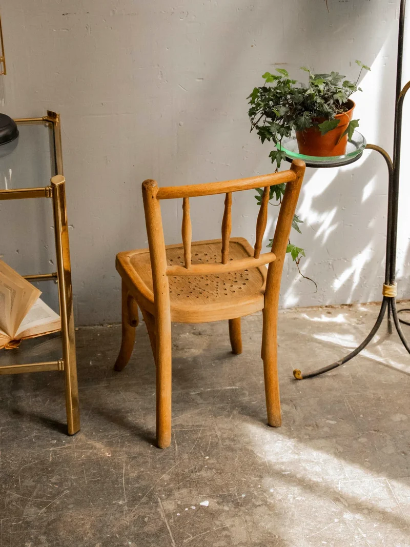 Ernestine, la chaise pour enfant en bois clair N°342