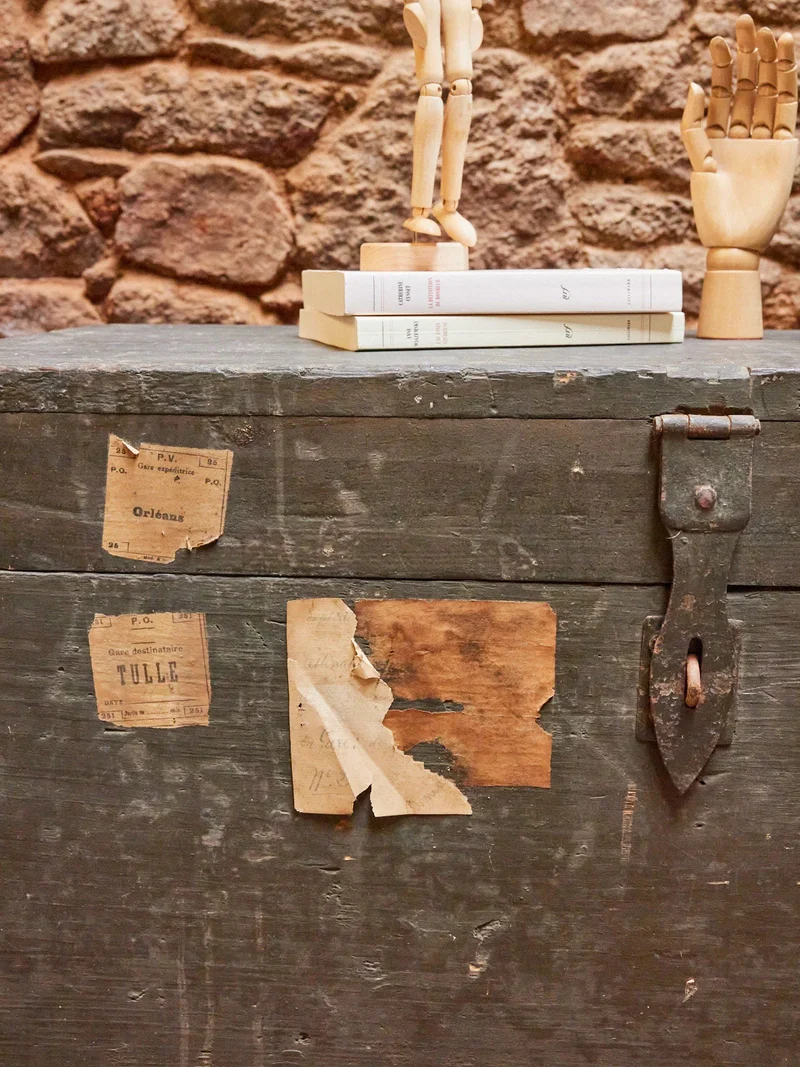 Lucienne, la malle en bois N°285