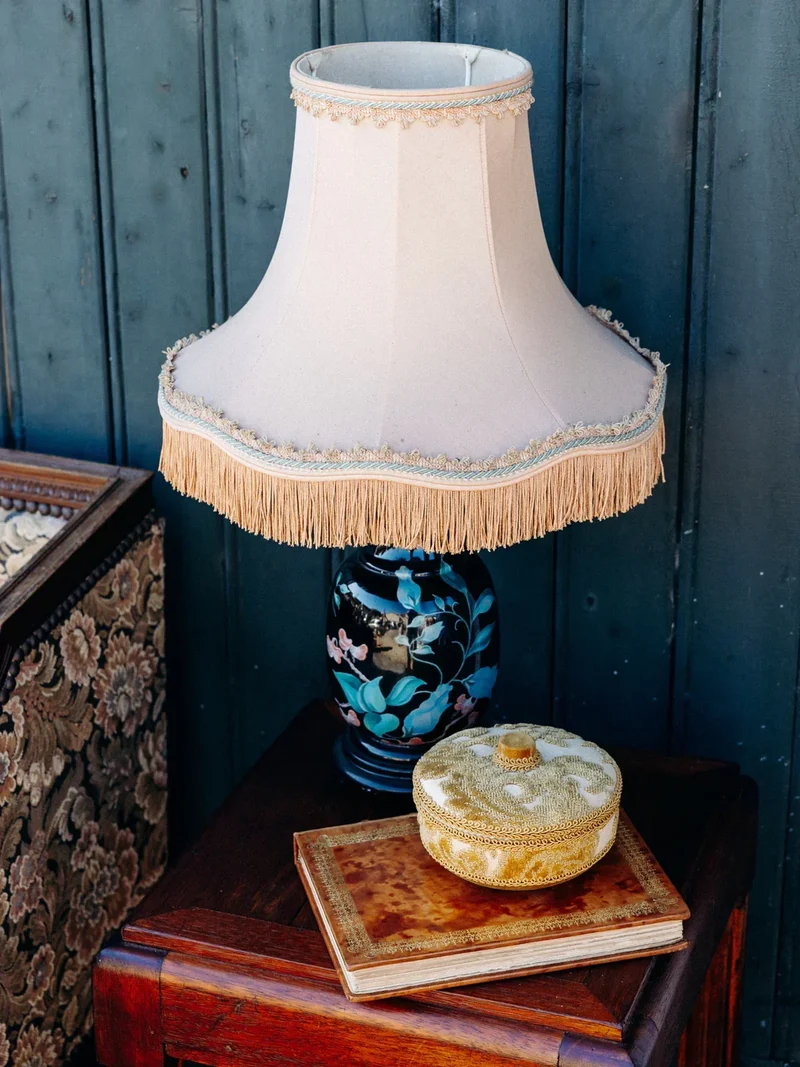 Suzanne, la lampe à poser en faïence N°131