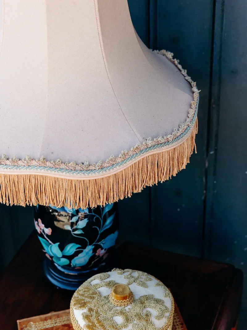 Suzanne, la lampe à poser en faïence N°131