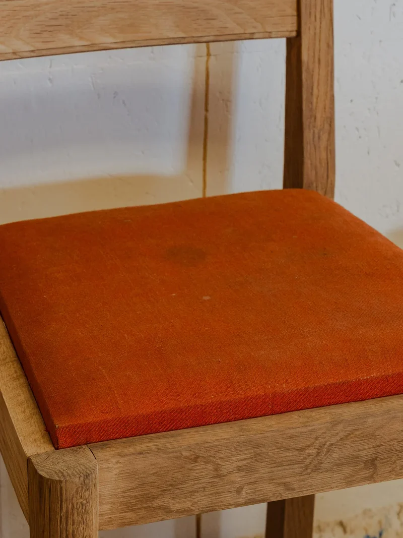 Claude, le lot de 6 chaises en chêne et tissu orange N°1168