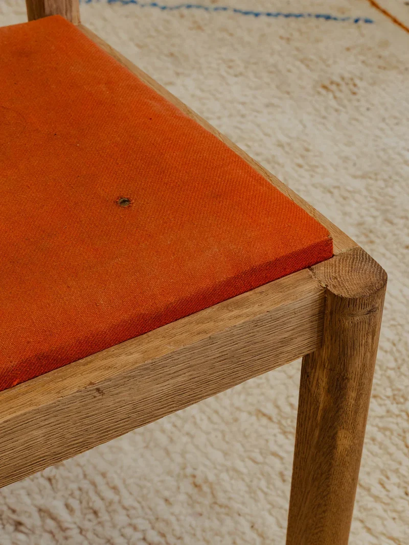 Claude, le lot de 6 chaises en chêne et tissu orange N°1168