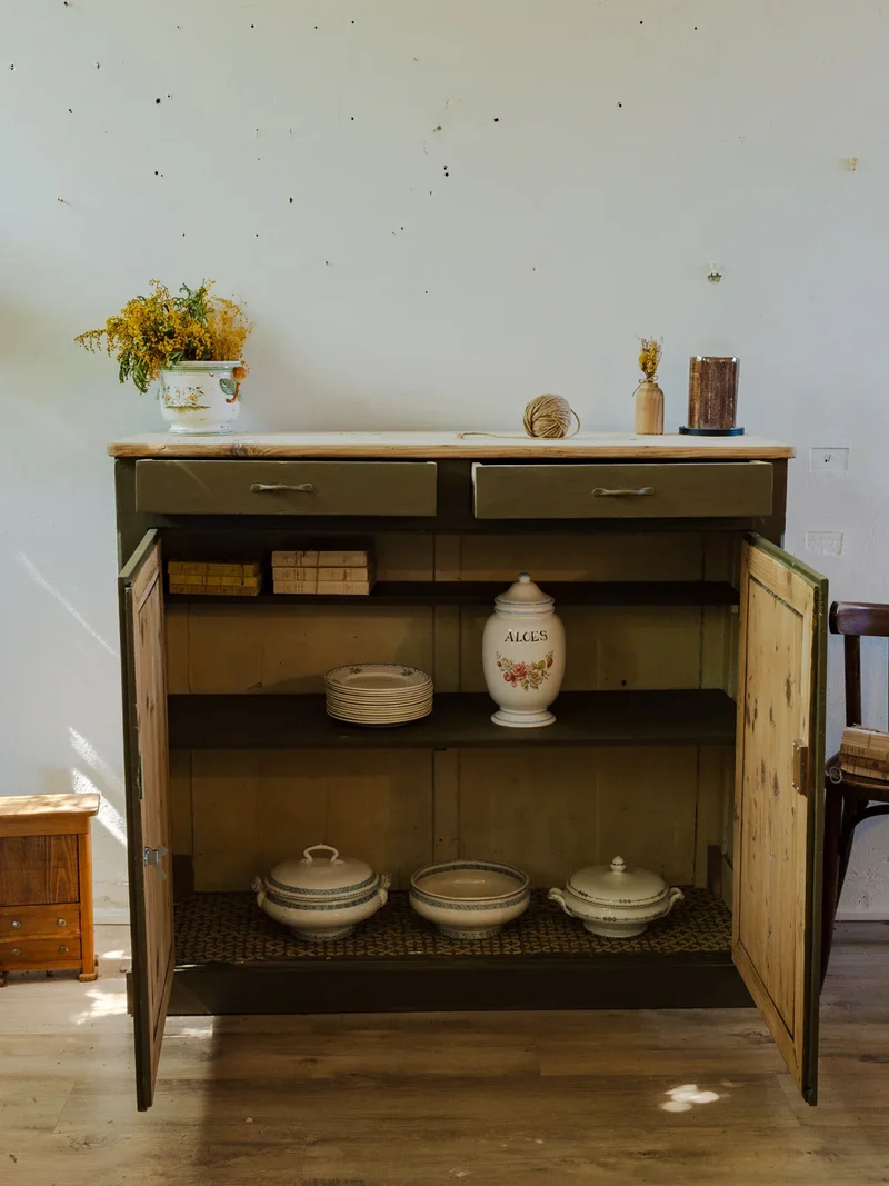 Gilbert, le grand buffet en bois kaki N°1495