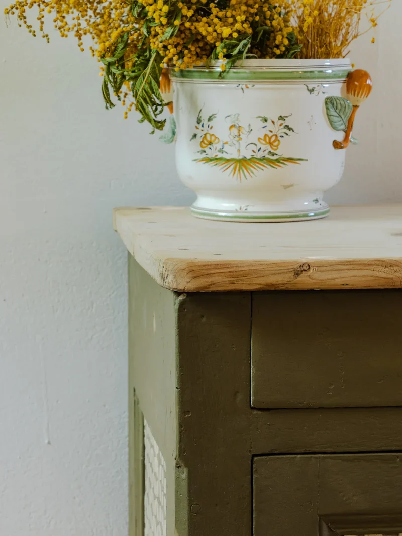 Gilbert, le grand buffet en bois kaki N°1495