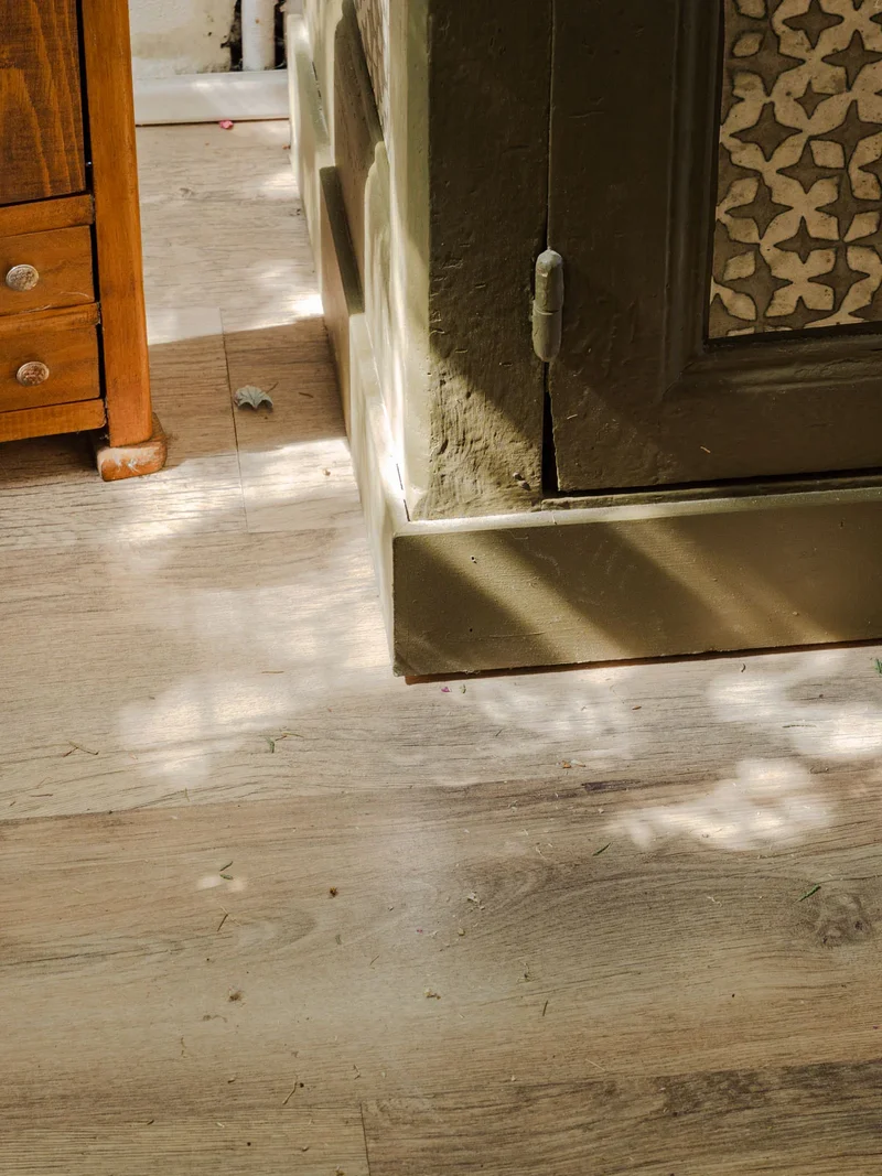 Gilbert, le grand buffet en bois kaki N°1495